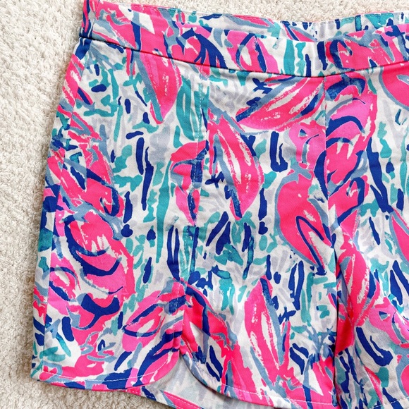 Lilly Pulitzer Hazelle Stretch Short in Cosmic Coral Cracked Up Size 2 - Picture 6 of 10